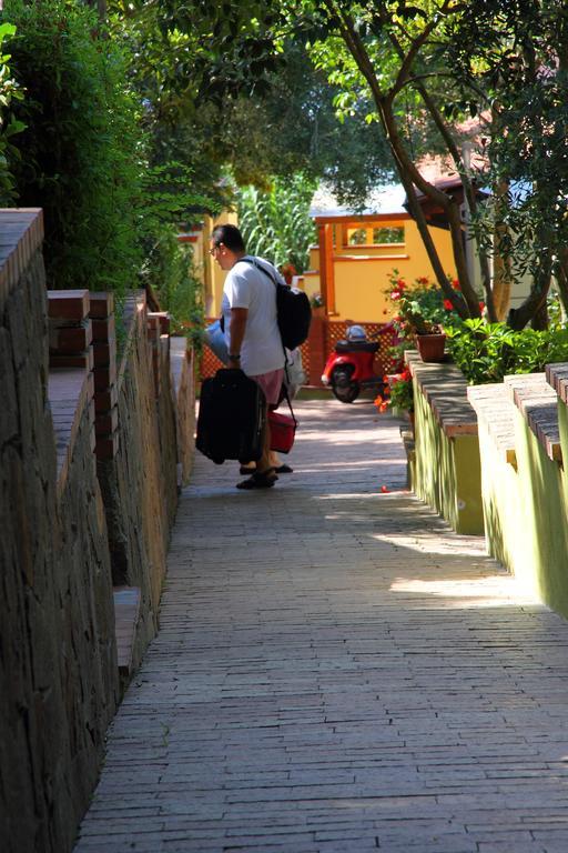 Cala Blanca Villaggio Alberghiero マリーナ・ディ・カメロータ エクステリア 写真