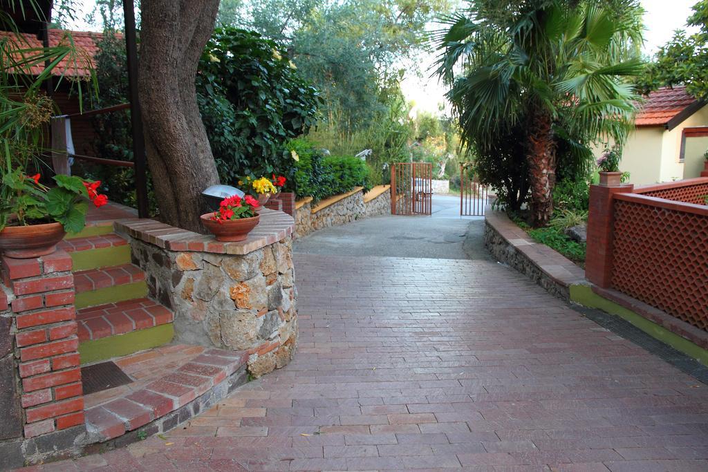 Cala Blanca Villaggio Alberghiero マリーナ・ディ・カメロータ エクステリア 写真