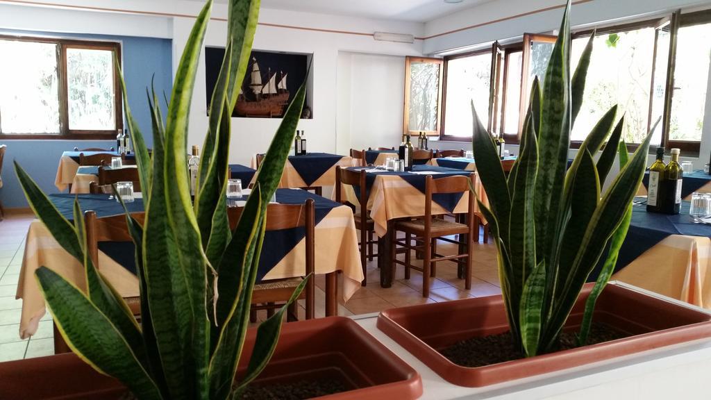 Cala Blanca Villaggio Alberghiero マリーナ・ディ・カメロータ エクステリア 写真