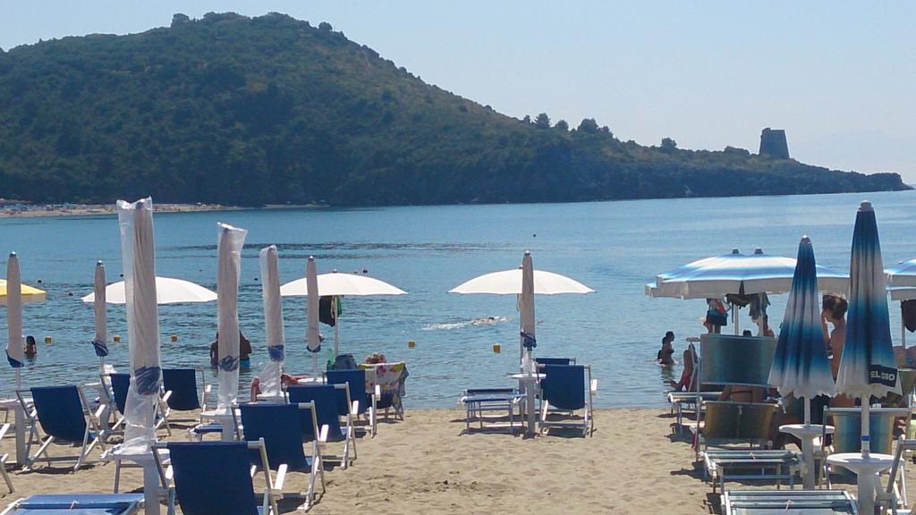 Cala Blanca Villaggio Alberghiero マリーナ・ディ・カメロータ エクステリア 写真