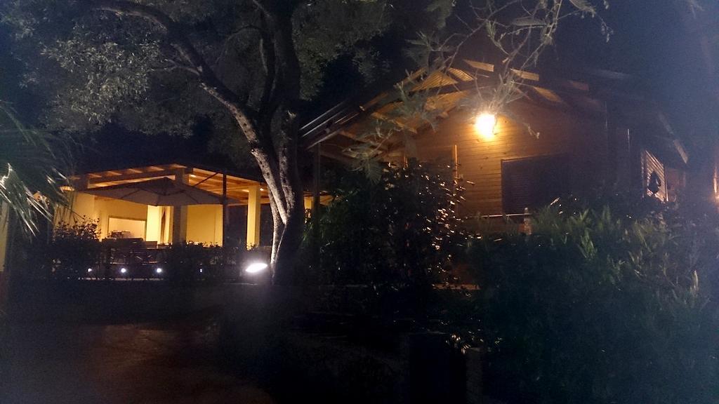 Cala Blanca Villaggio Alberghiero マリーナ・ディ・カメロータ エクステリア 写真