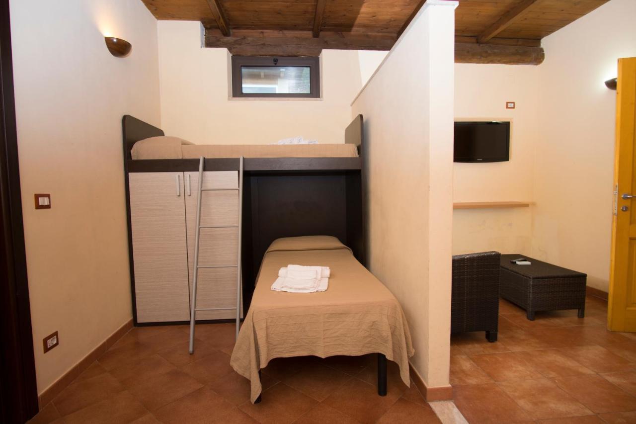 Cala Blanca Villaggio Alberghiero マリーナ・ディ・カメロータ エクステリア 写真