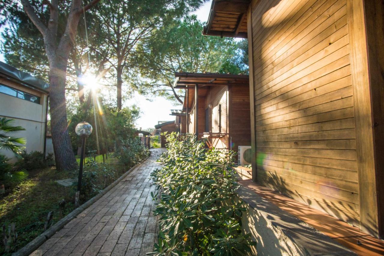 Cala Blanca Villaggio Alberghiero マリーナ・ディ・カメロータ エクステリア 写真