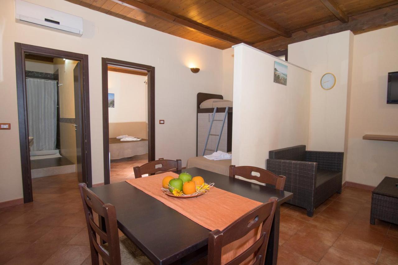 Cala Blanca Villaggio Alberghiero マリーナ・ディ・カメロータ エクステリア 写真