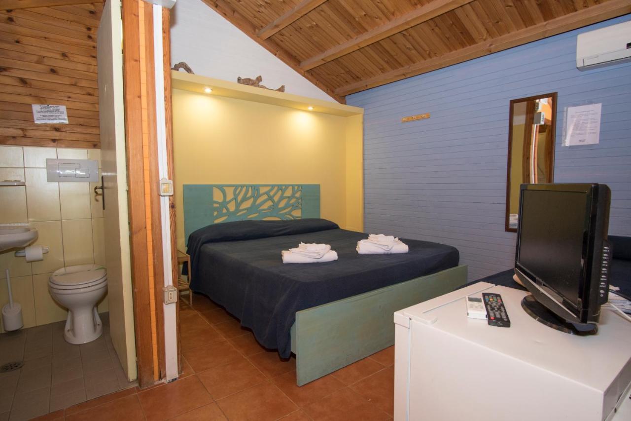 Cala Blanca Villaggio Alberghiero マリーナ・ディ・カメロータ エクステリア 写真